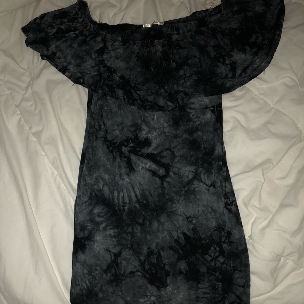 Off shoulders dress